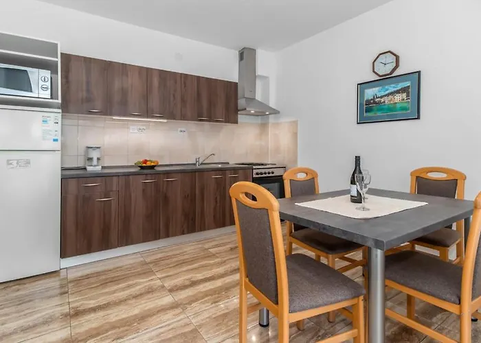 App 4+1 S Dvije Spavace Sobe شقة *