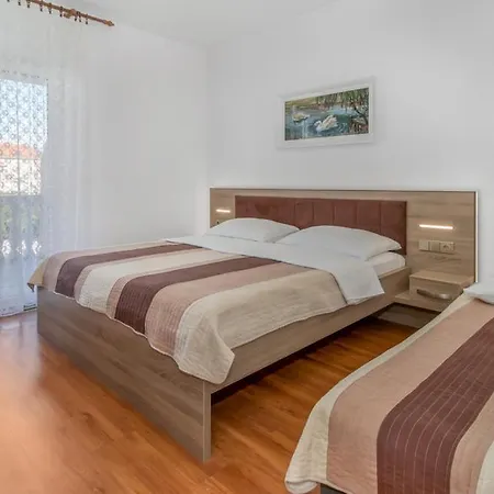 App 4+1 S Dvije Spavace Sobe Apartment