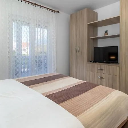 Appartement App 4+1 S Dvije Spavace Sobe Selce