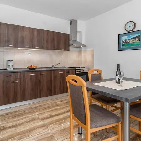 App 4+1 S Dvije Spavace Sobe Apartmán *